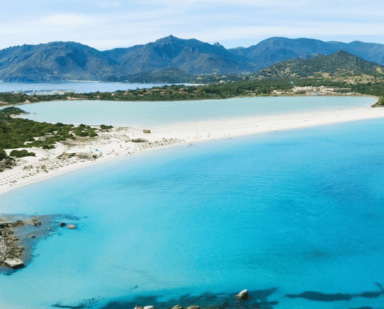 spiaggia di porto giunco Sardegna dall'alto